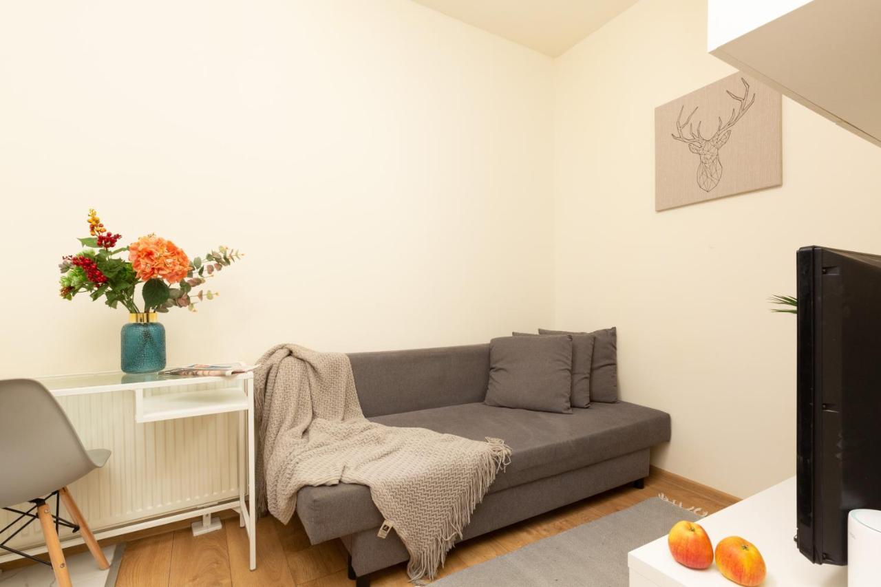 Micro Apartment Miaczynska By Noclegi Renters Warszawa Exteriör bild